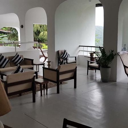 Regent Lodge Hotel & Villa キャンディー エクステリア 写真
