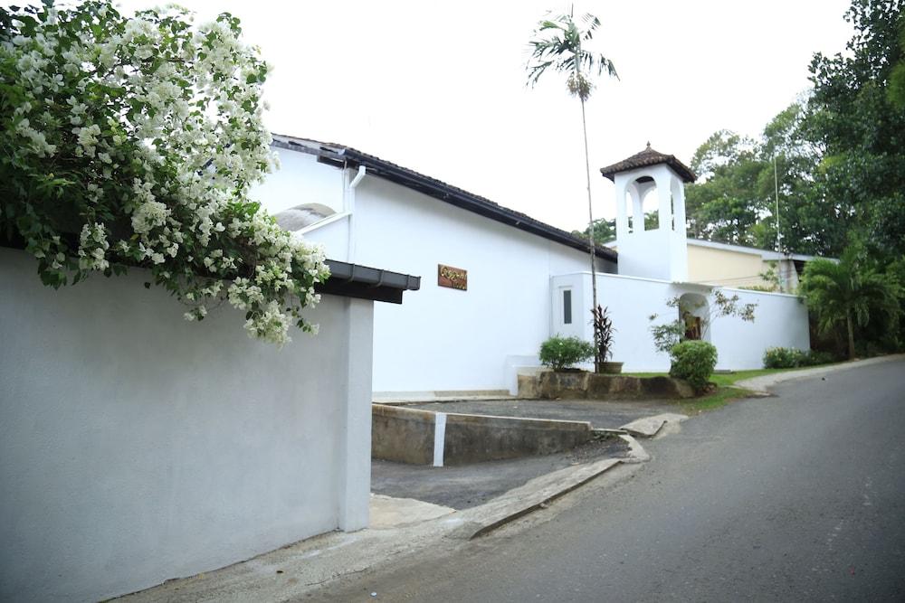 Regent Lodge Hotel & Villa キャンディー エクステリア 写真