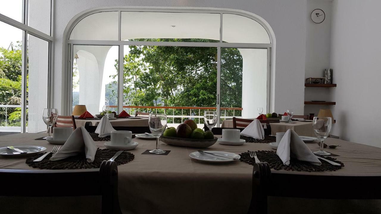 Regent Lodge Hotel & Villa キャンディー エクステリア 写真