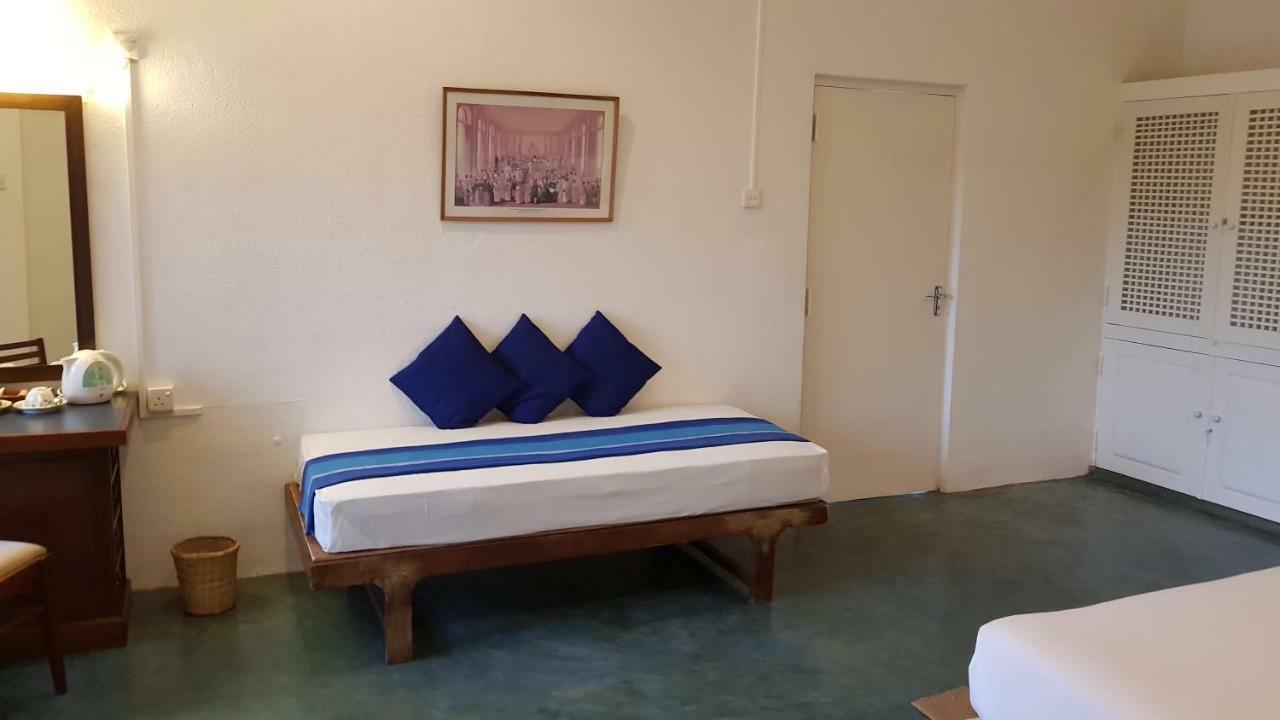 Regent Lodge Hotel & Villa キャンディー エクステリア 写真